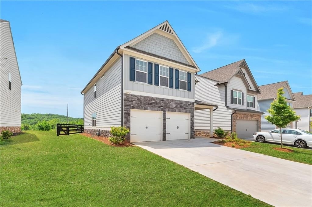 118 Briarwood Drive E - Photo 1