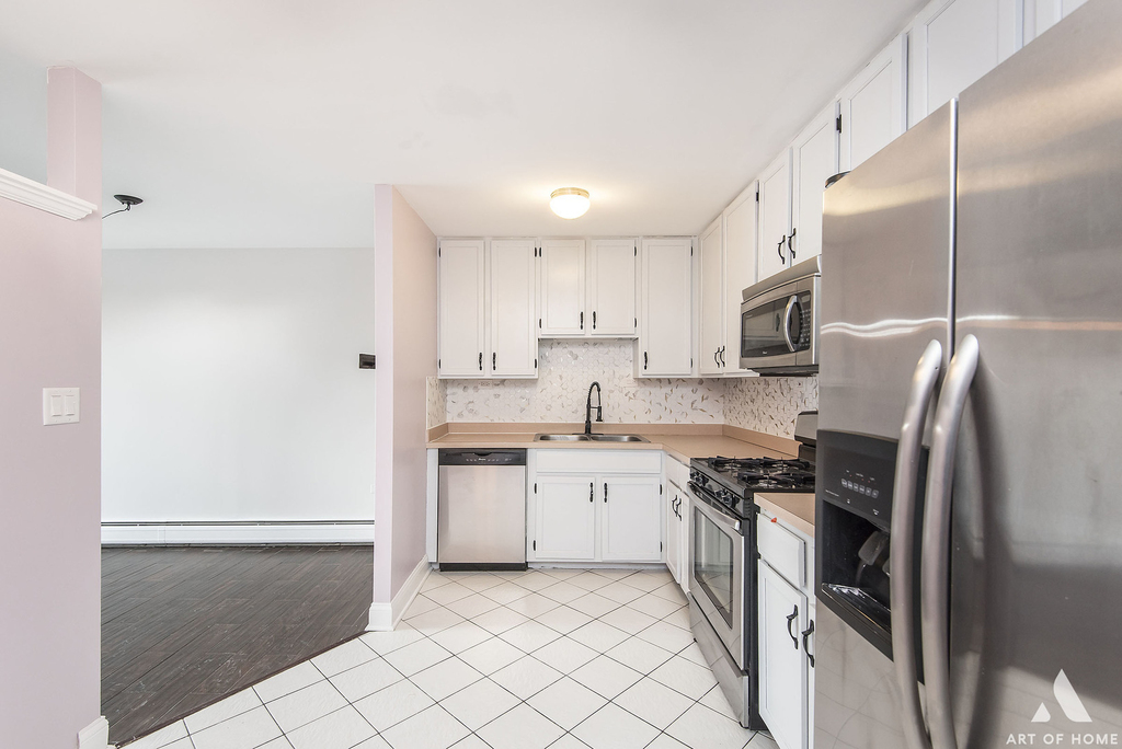 1049 W Ogden Avenue - Photo 8
