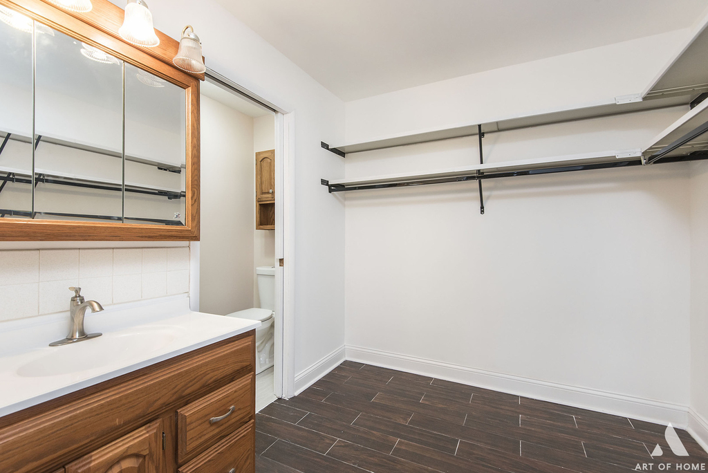 1049 W Ogden Avenue - Photo 11