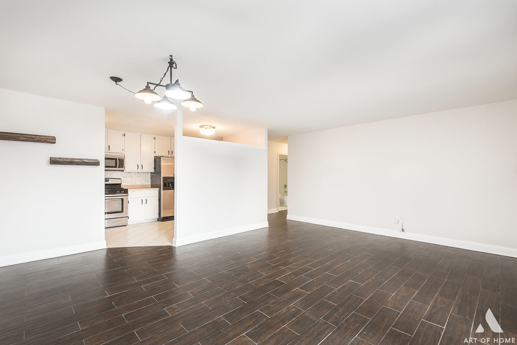 1049 W Ogden Avenue - Photo 5