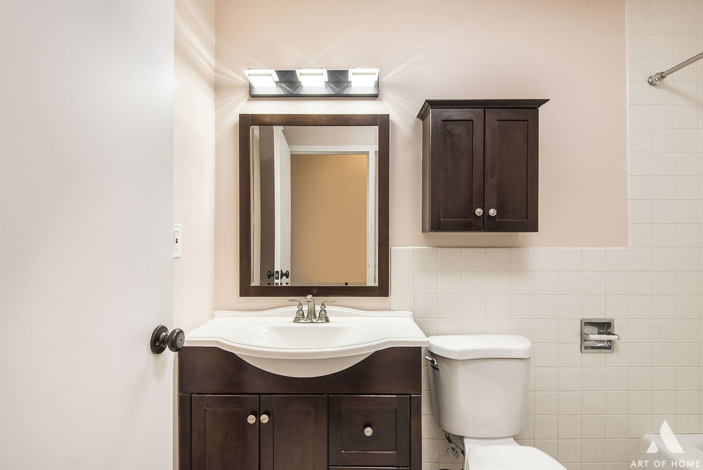 1049 W Ogden Avenue - Photo 15