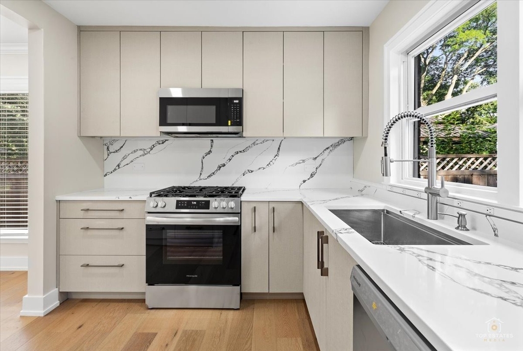 463 Longfellow Avenue - Photo 12