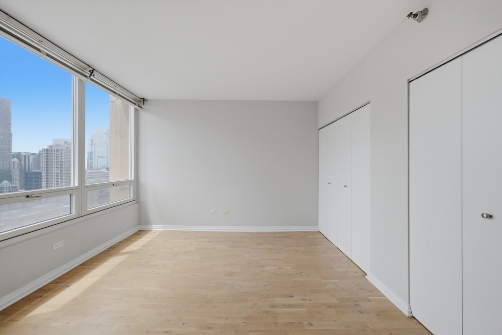 33 W Ontario Street - Photo 7