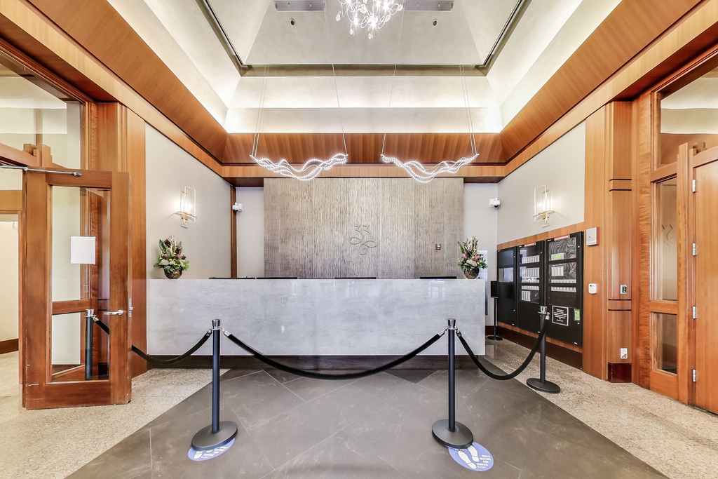 33 W Ontario Street - Photo 2