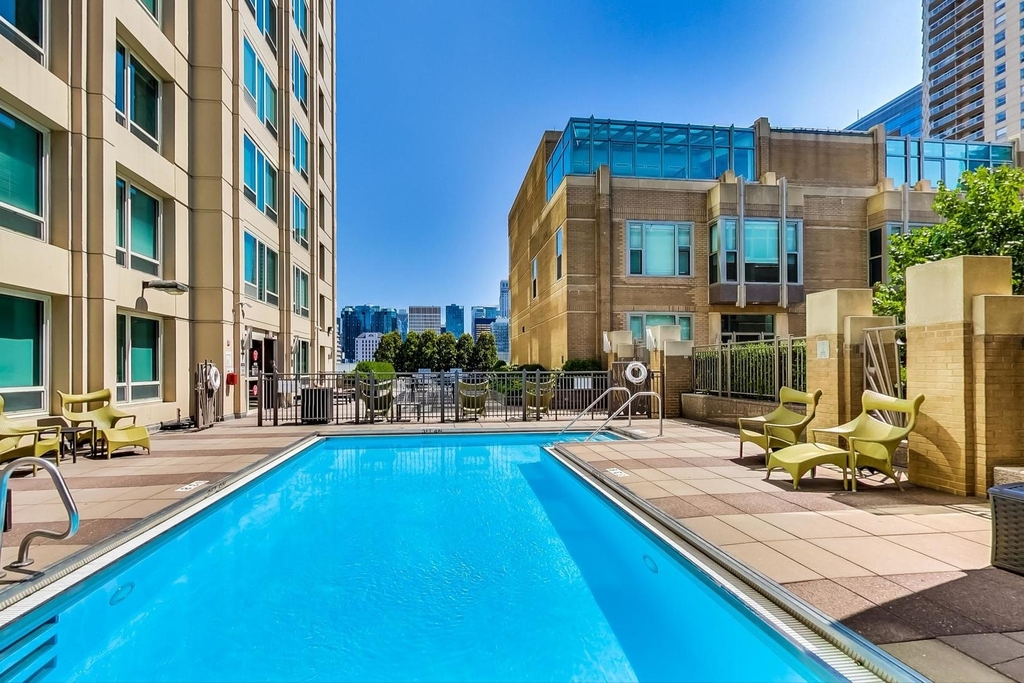 33 W Ontario Street - Photo 18