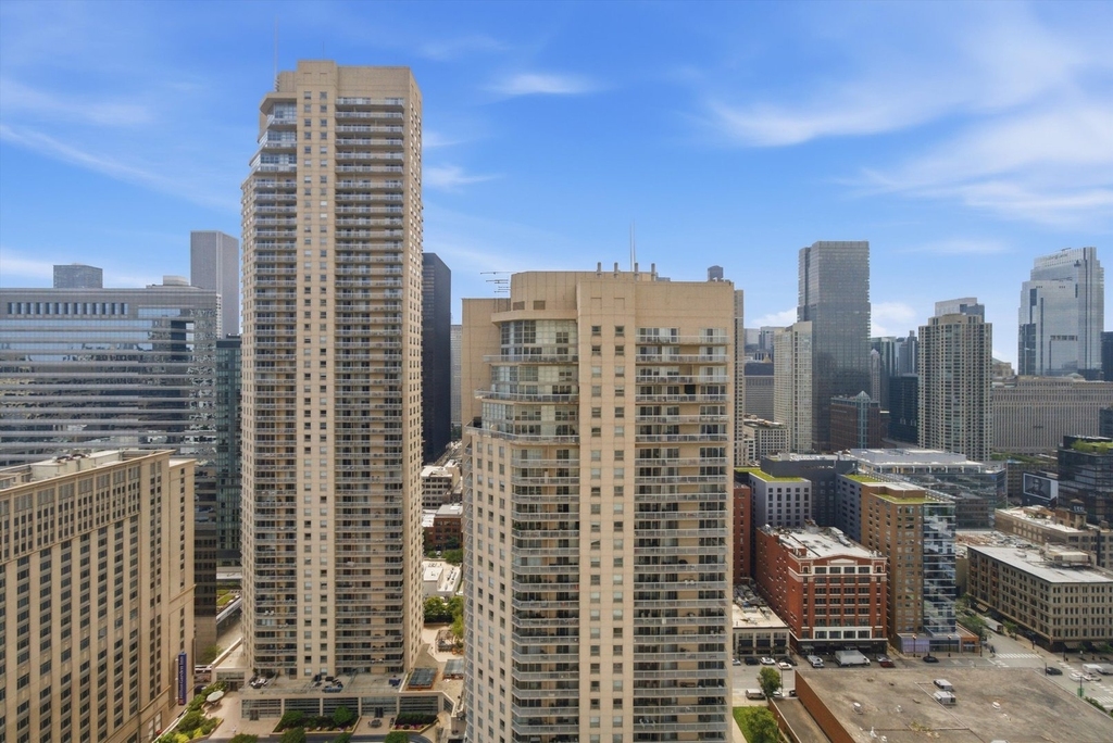 33 W Ontario Street - Photo 12