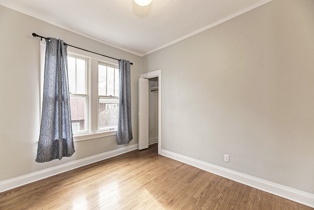 4915 Edward Avenue - Photo 9