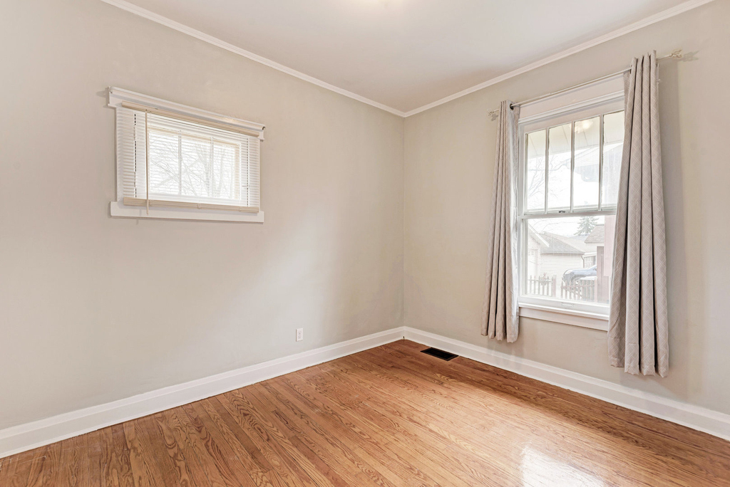 4915 Edward Avenue - Photo 10