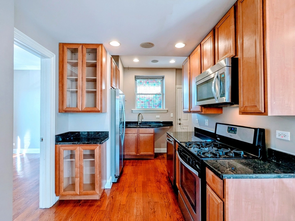 6146 N Ravenswood Avenue - Photo 3