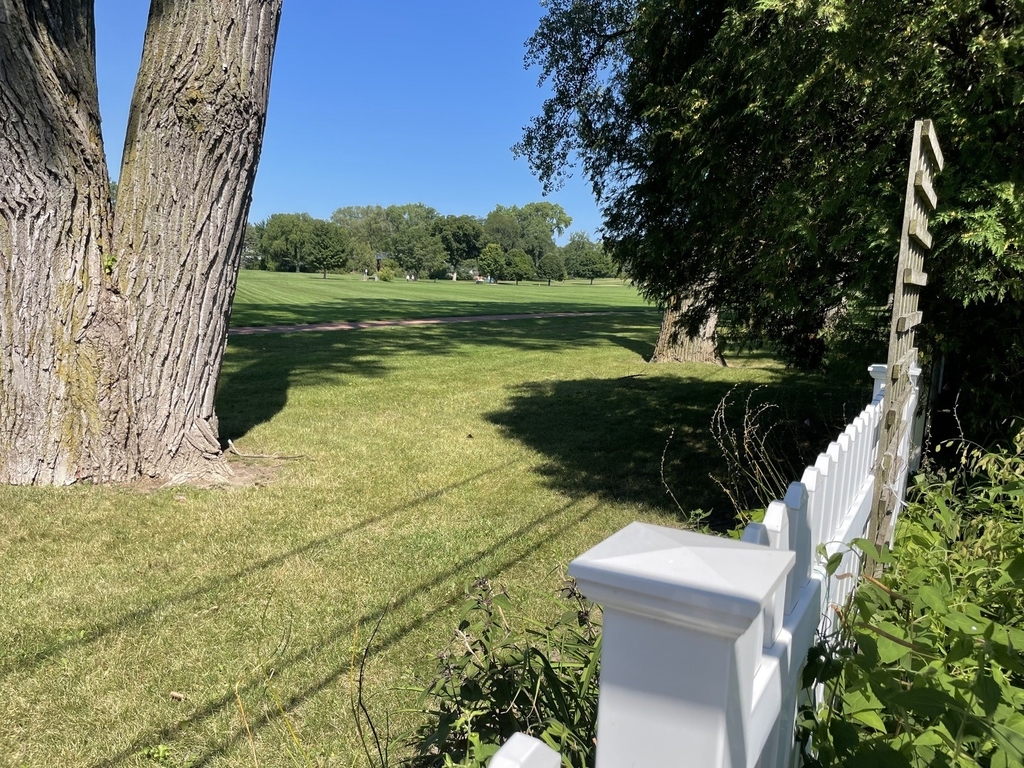 2546 Laurel Lane - Photo 3