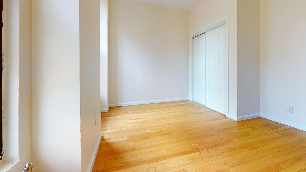  East 7th Street - Photo 12