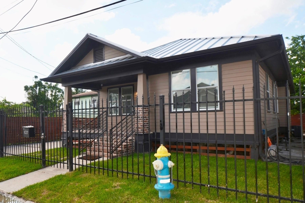 1127 Hammock Street - Photo 0