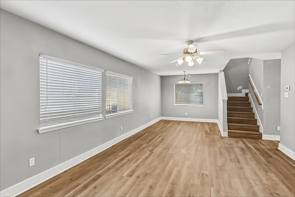 833 Lightningbug Lane - Photo 5
