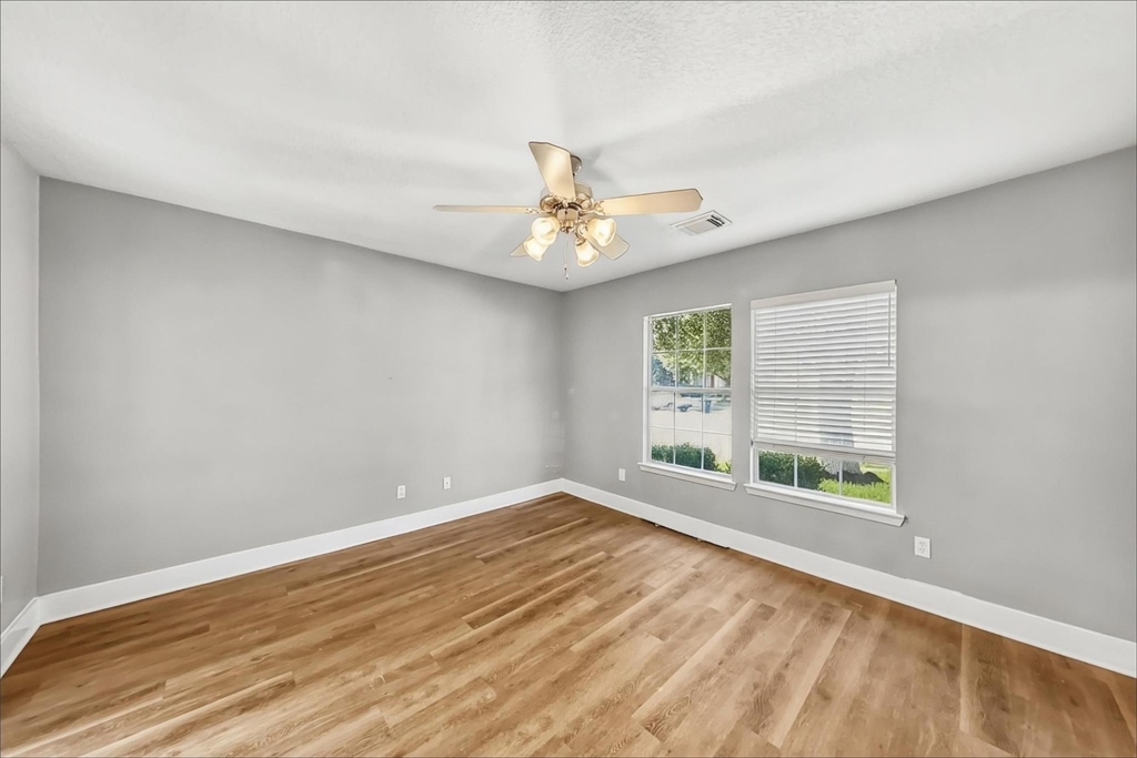 833 Lightningbug Lane - Photo 8