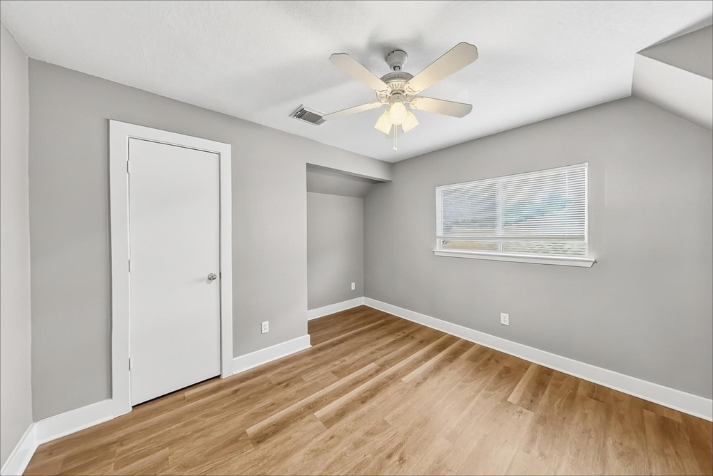 833 Lightningbug Lane - Photo 11
