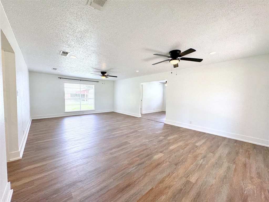 547 County Road 949e - Photo 17