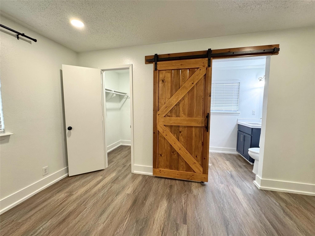 547 County Road 949e - Photo 4
