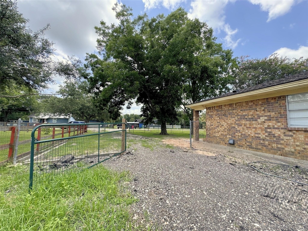 547 County Road 949e - Photo 10