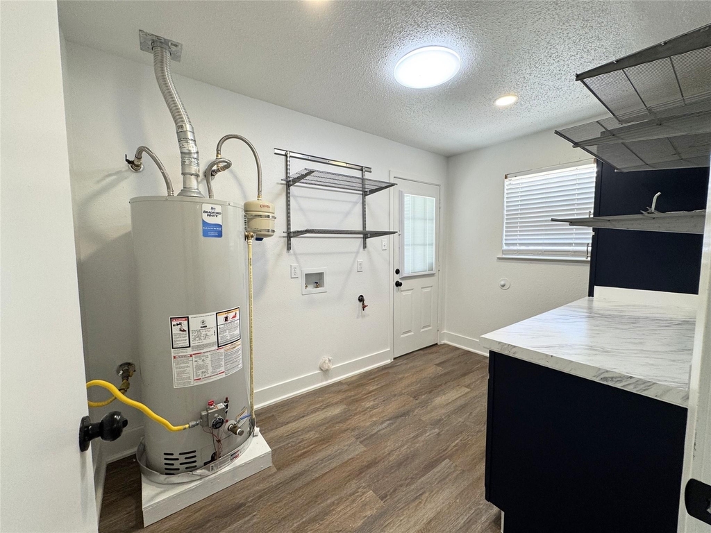 547 County Road 949e - Photo 2