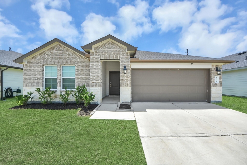 8614 Shumard Oak Drive - Photo 0