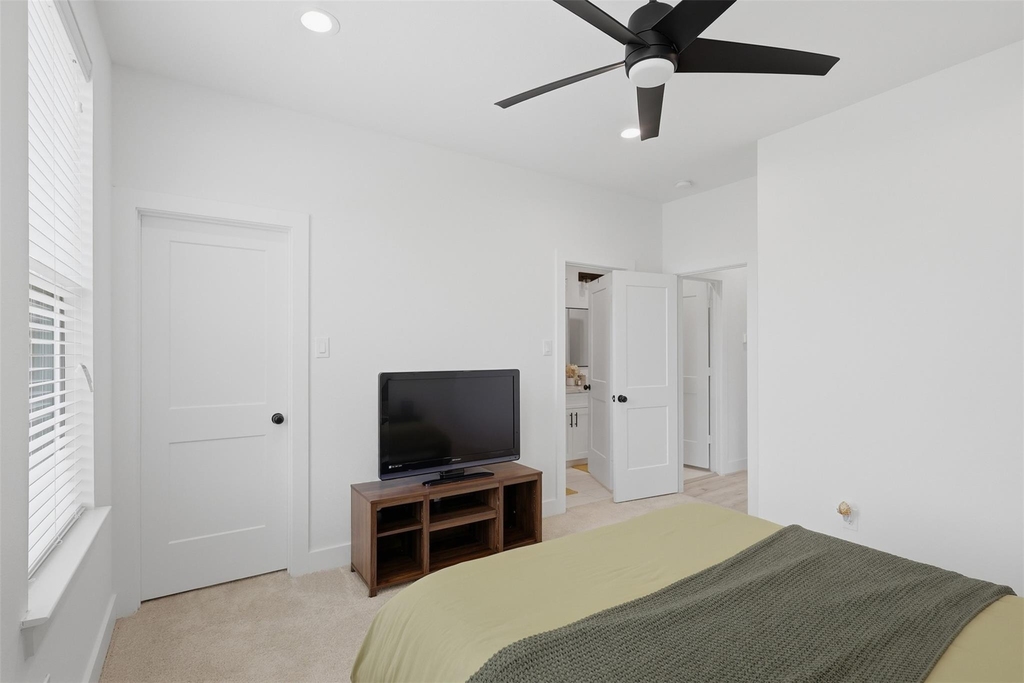 6833 Paris Street - Photo 15
