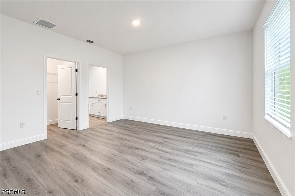 537 Greenbriar Boulevard - Photo 2
