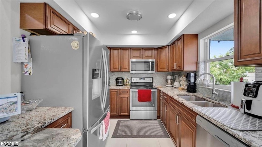 221 Ne 23rd Avenue - Photo 9