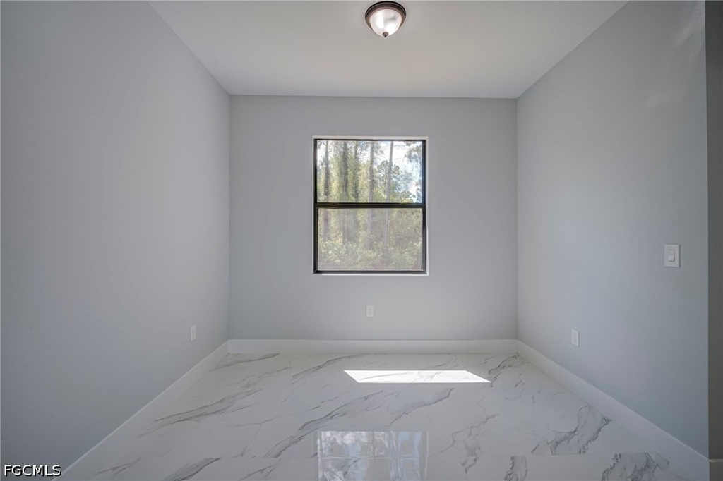 872 Spaulding Street E - Photo 12