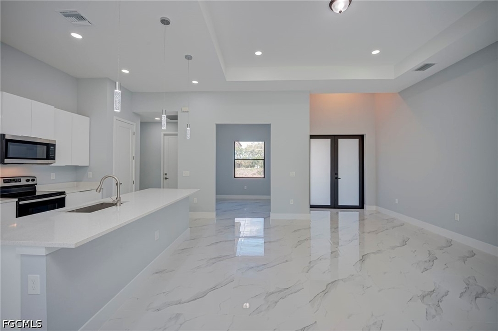 872 Spaulding Street E - Photo 4