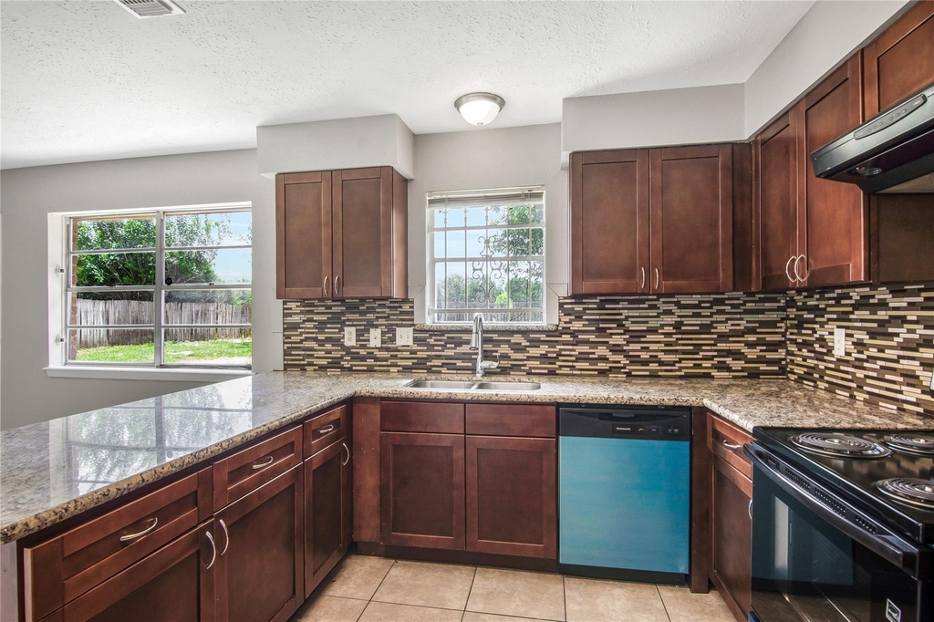11710 Old Telegraph Road - Photo 11