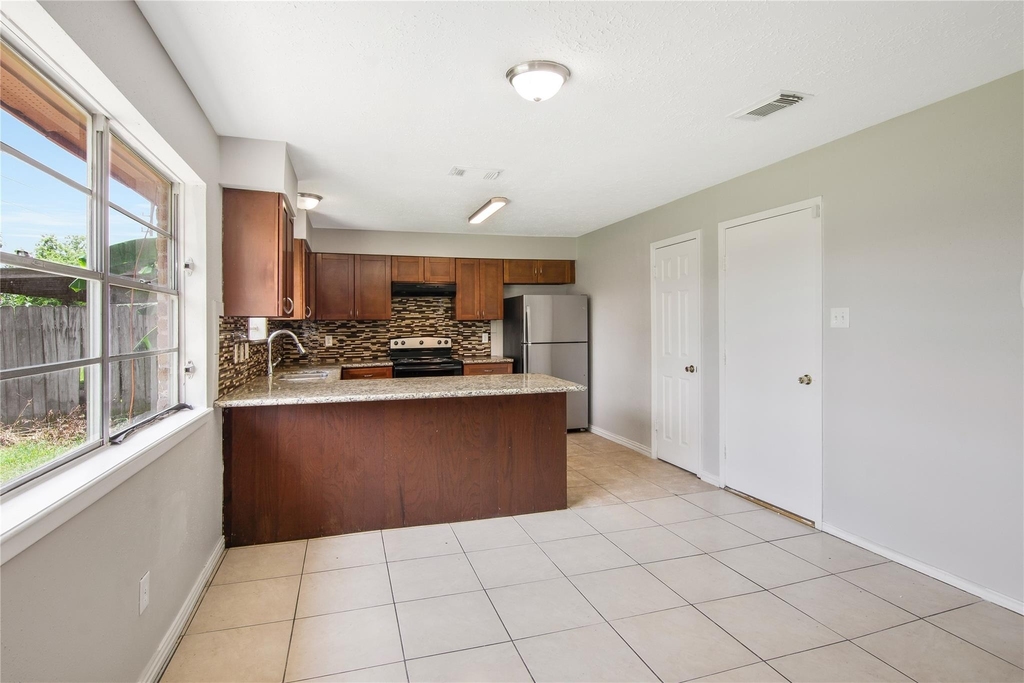 11710 Old Telegraph Road - Photo 8