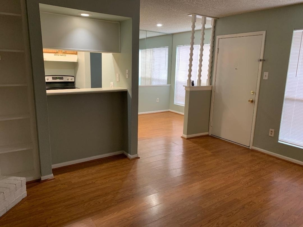 1500 Bay Area Boulevard - Photo 3