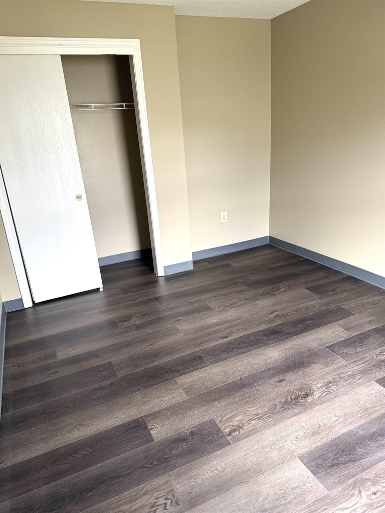 130 Eastern - Photo 13