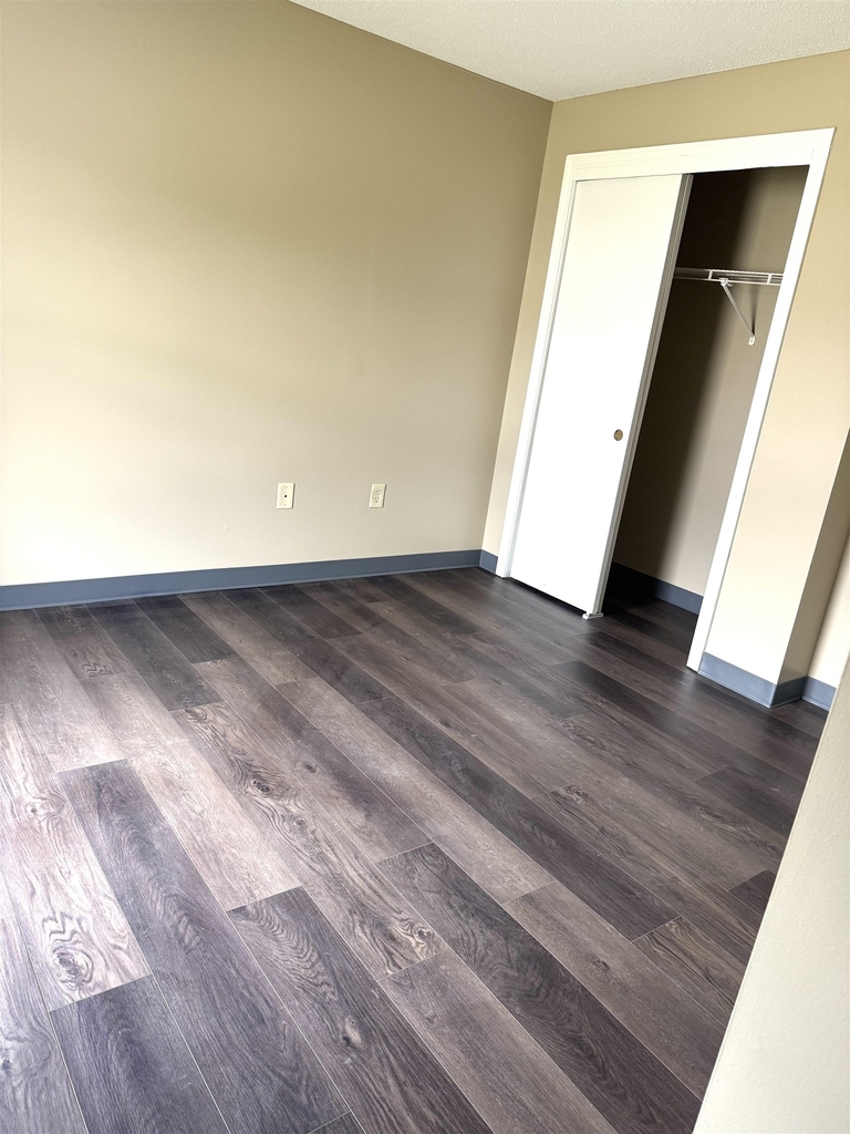 130 Eastern - Photo 16