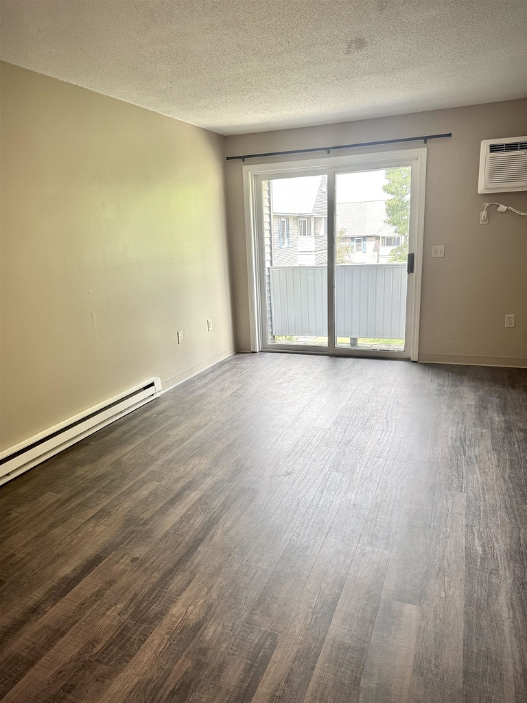 130 Eastern - Photo 3