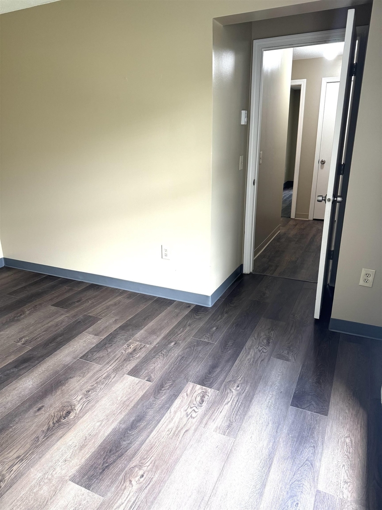 130 Eastern - Photo 17