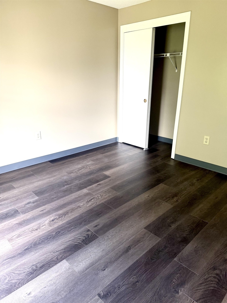 130 Eastern - Photo 15