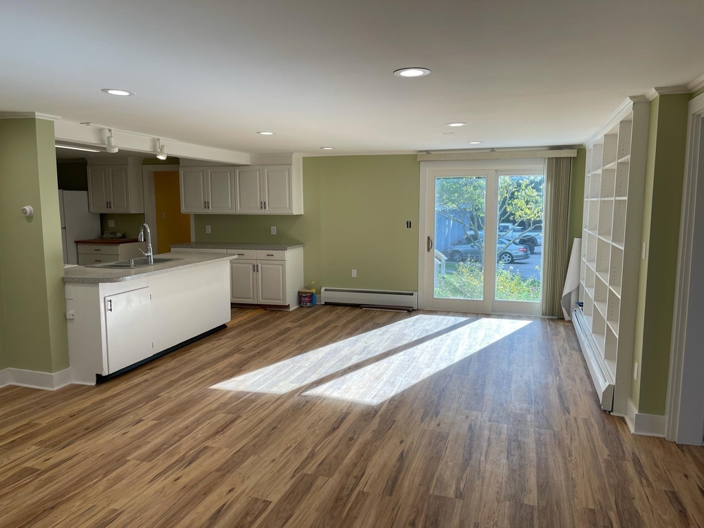 63 Main - Photo 4