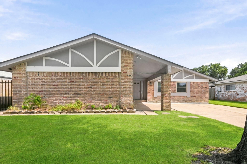 830 Seacliff Drive - Photo 1