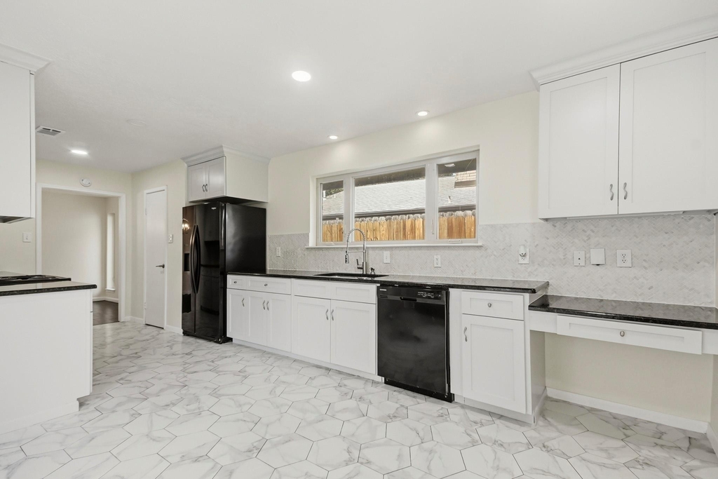 830 Seacliff Drive - Photo 7