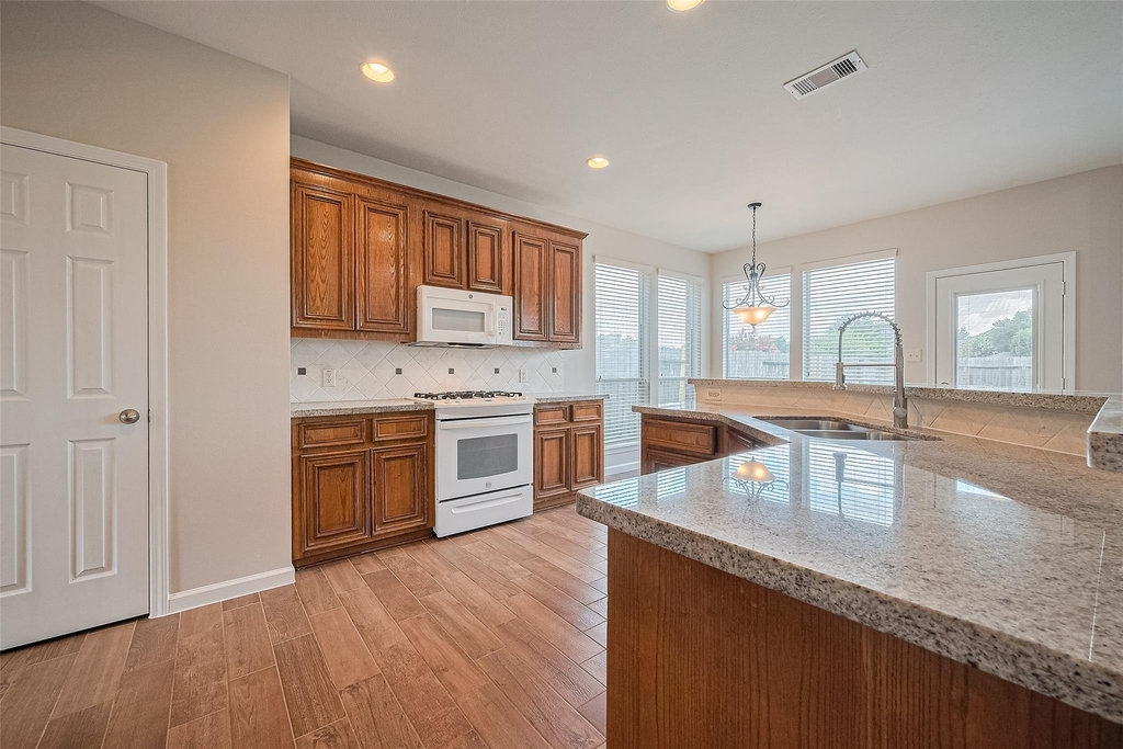 20834 Avery Cove Lane - Photo 11