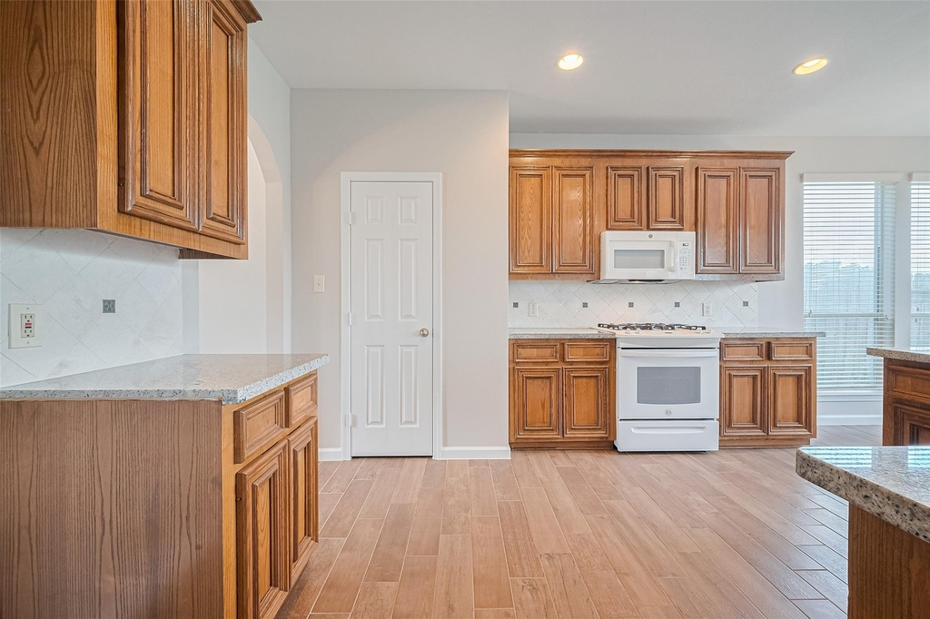 20834 Avery Cove Lane - Photo 12