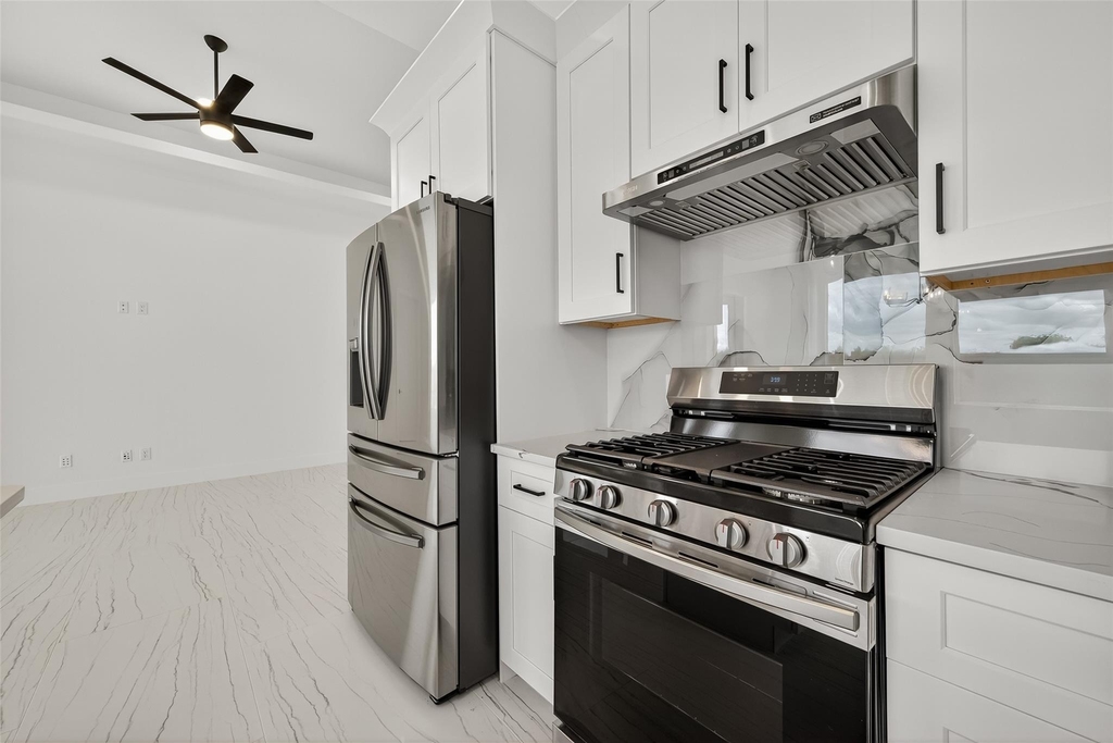 2226 Syrian Street - Photo 17