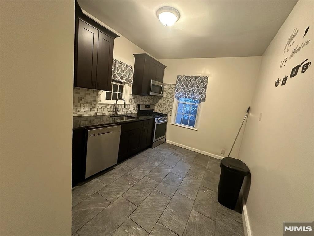 187 Franklin - Photo 5