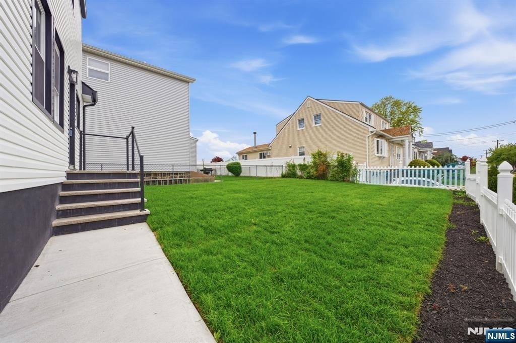 551 Schuyler - Photo 13