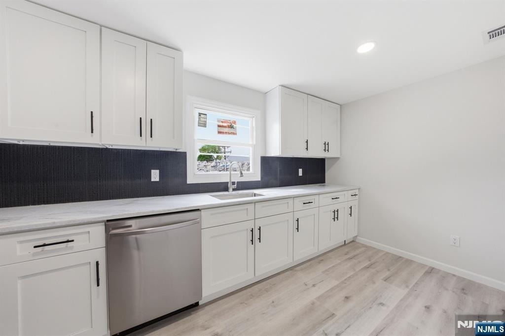 551 Schuyler - Photo 5