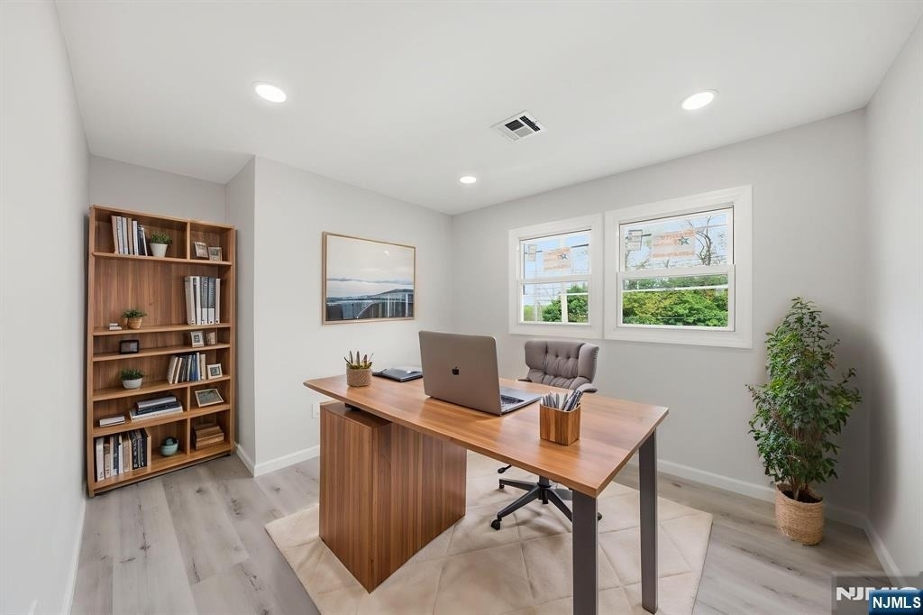 551 Schuyler - Photo 7