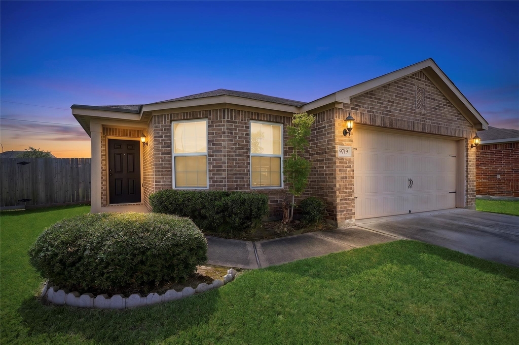 9719 Montana Sapphire Lane - Photo 0