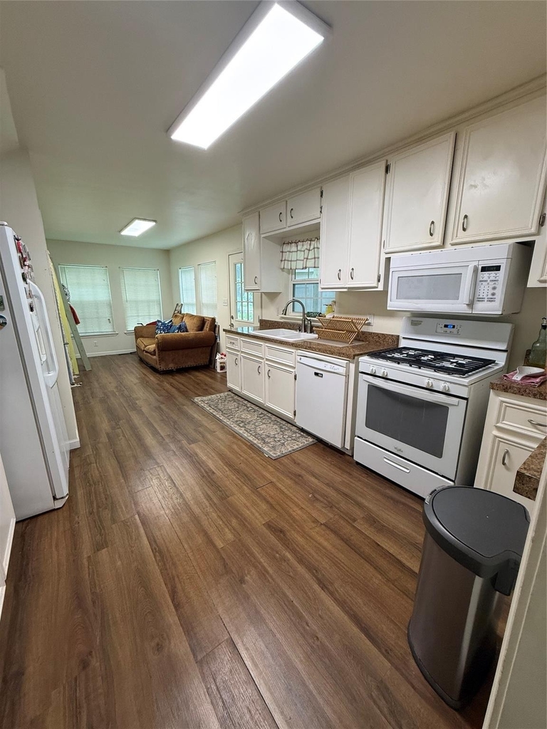 1011 10th Street - Photo 7