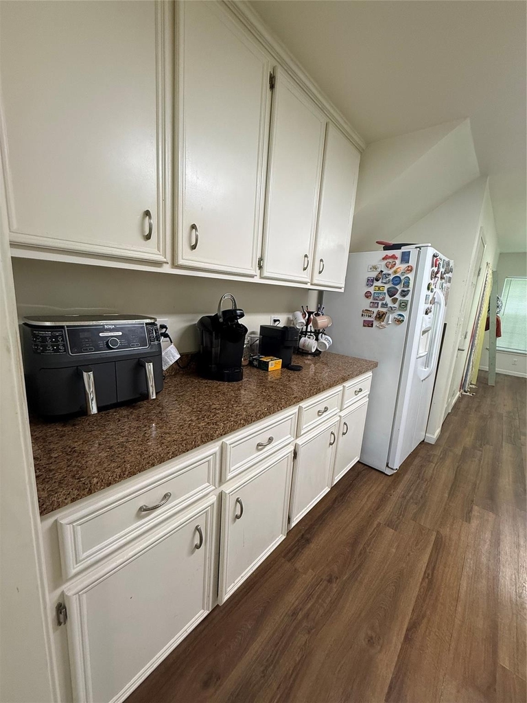 1011 10th Street - Photo 6